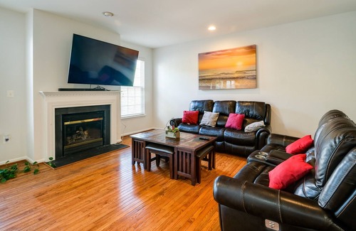Lorton Casa | Lorton Vacation Rental 21 Mi to Washington, DC!