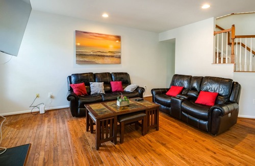 Lorton Casa | Lorton Vacation Rental 21 Mi to Washington, DC!
