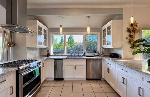 Los Altos Hills Casa | Los Altos Hills Retreat Near Stanford w/ Pool, KTV, Hot Tub & Game Room