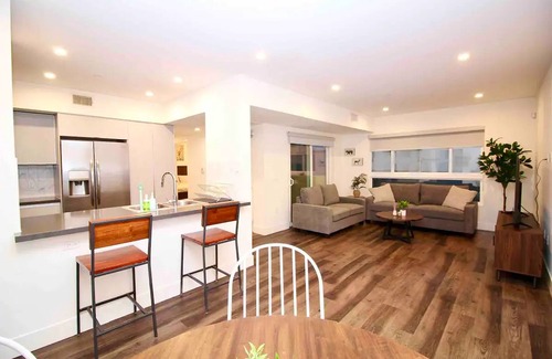 Hollywood Apartamento | Los Angeles Deluxe Suites - 2 Bedrooms & 2 Bathrooms