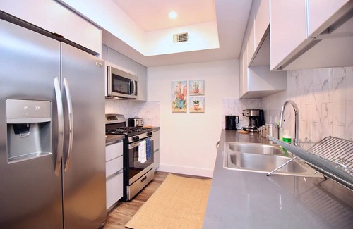 Hollywood Apartamento | Los Angeles Deluxe Suites - 2 Bedrooms & 2 Bathrooms