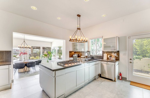 Bel Air Casa | Los Angeles Home w/ Private Pool, Mtn & Lake View!
