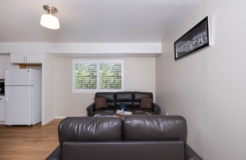 Mid-Wilshire Casa | Los Angeles Miracle Mile District Retreat
