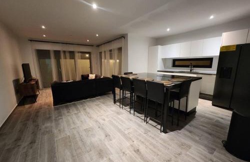 Noord Villa | Los Cosos Mansion - Sleep 6