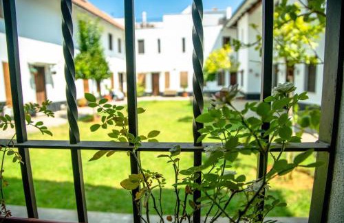 Santa Marina Casa | Los patios de San Lorenzo con parking