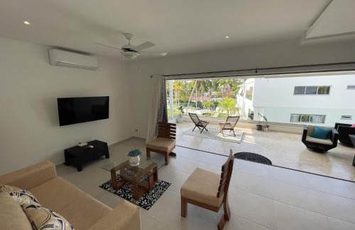 La Iglesia Apartamento | Los Peacocks - Premier Accommodations