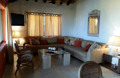 Zona hotelera Hotel | Los Tules Vibrant 1BR Condo with Balcony for Vacation Spots