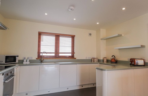 Lossiemouth Cabaña | LOSSIEMOUTH BAY COTTAGE, family friendly, with pool in Lossiemouth