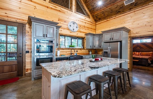 Broken Bow Cabina | Lost Creek Lodge - Lodge bien designado, Game / Bunk House, 4 Masters, Sleeps 14