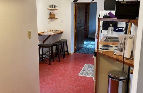 Spring Mills Cabaña | Lost Dutchman Retreat Cottage