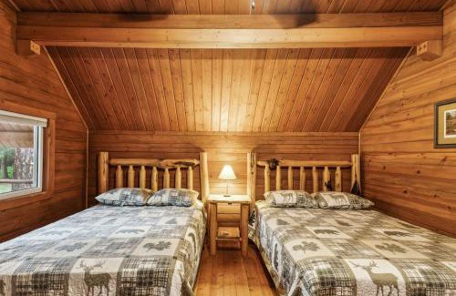 Grantsdale Casa | Lost Horse Lodge Double Queen Cabin 19 - PetsOK
