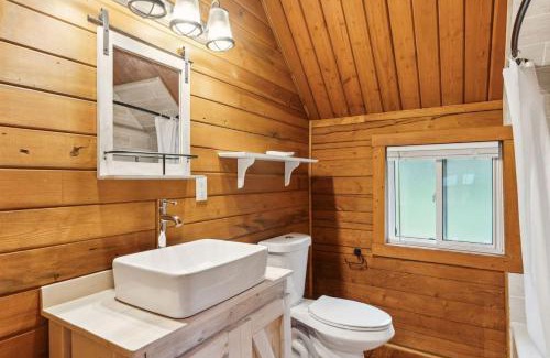 Grantsdale Casa | Lost Horse Lodge Double Queen Cabin 20