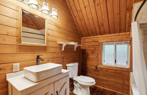 Grantsdale Casa | Lost Horse Lodge King Cabin10