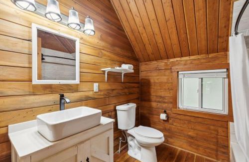 Grantsdale Casa | Lost Horse Lodge King Cabin 9