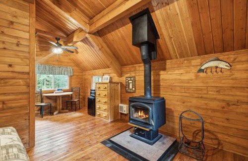 Grantsdale Casa | Lost Horse Lodge King Cabin 9