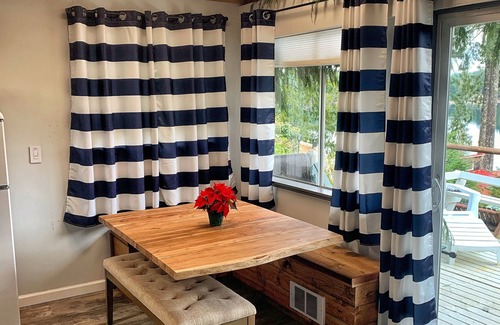 Shelton Cabina | Lost Lake Love Shack, a great place to make memories with friends & family!