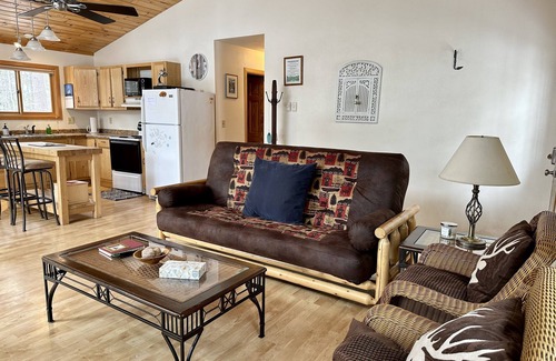 Wetmore Cabaña | Lost on the Lake-Cozy Cottage with a Lakeview