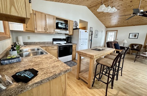 Wetmore Cabaña | Lost on the Lake-Cozy Cottage with a Lakeview