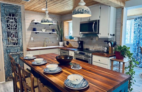 Bid-a-wee Beach Casa | Lost Pearl: 1940s Beach Cottage, FREE Daily Activities, 1 Blk 2 Bch, SznlStuff