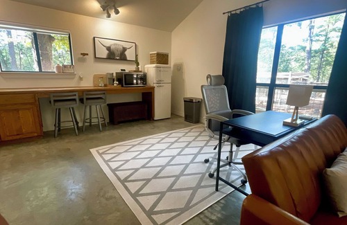 Circle D-KC Estates Cabina | Lost Pines Cabin: Near Lake Bastrop, Hiking, & 35 Mins from Austin