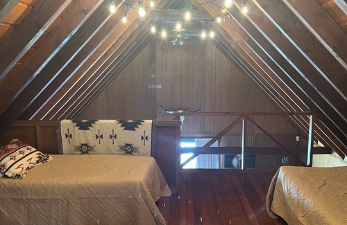 Northeast Michigan Chalet De Esquí | Lost Pines Lodge - Little A - Cabin 2 - Pet Friendly