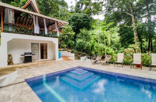 Tres Ríos Hotel | Lost Pools Bungalow at Sloth