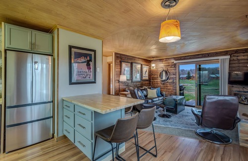 Clark Cabina | Mountain views, private access to the Elk river, fishing, hunting, hiking!