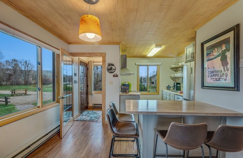 Clark Cabina | Mountain views, private access to the Elk river, fishing, hunting, hiking!