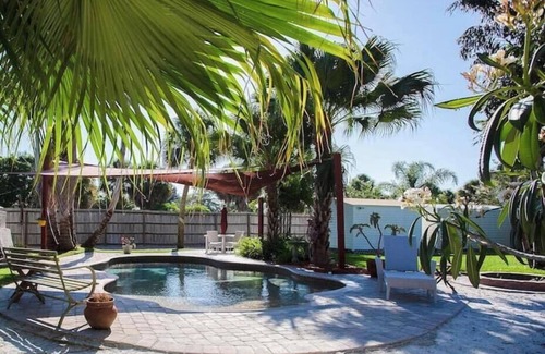 South Venice Casa | Fennario Resort: Lagoon pool w/ tiki bar, sauna, & hot tub 1/2 mi to beach ferry
