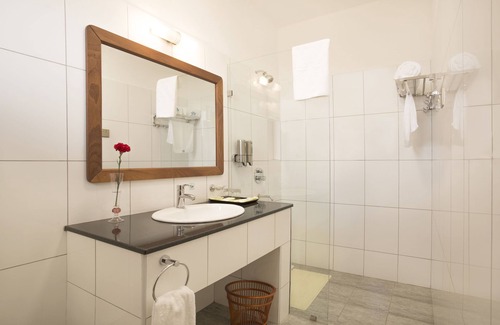 Nairobi Hotel | Lotos Inn & Suites, Nairobi