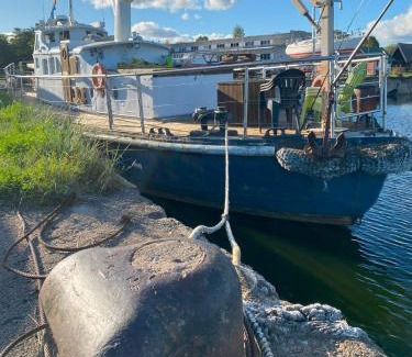 Engure Alquiler De Eote | LOTOSS ex ice class Pilot ship