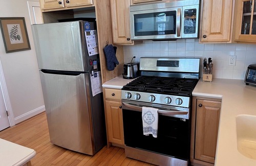 Townsend's Inlet Casa | Lots of amenities - Internet, TV, A/C & More. Book Today!