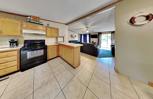 Put-in-Bay Cabina | Un montón de espacio para extenderse en este 3 BR Home Vacaciones en el Island Club