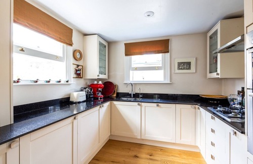 Chelsea Riverside Casa | Lots Road, Pro-Managed