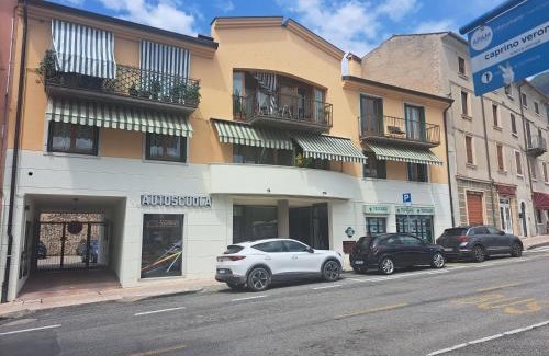 Caprino Veronese Apartamento | Lotus, appartamento con soppalco a Caprino Veronese
