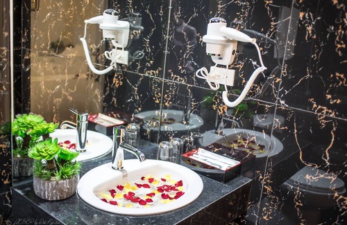 Ha Dong Hotel | Lotus Hotel Van Phuc - by BayLuxury