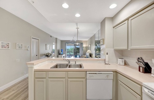 Tropical Cove Condominio | Lotus Leaf at Lexington CC Golf Village