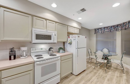 Tropical Cove Condominio | Lotus Leaf at Lexington CC Golf Village