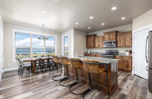 Fish Haven Casa | Lotus Lodge w/ Private Hot Tub & Game Room!
