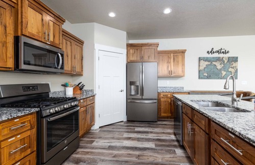 Fish Haven Casa | Lotus Lodge w/ Private Hot Tub & Game Room!