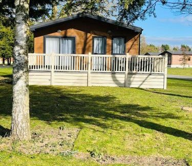 Allerthorpe Casa | Lotus Lodge with Hot Tub