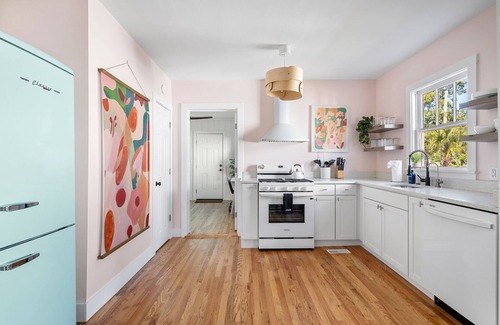 North Charleston Casa | Lotus Petal: Tranquil Space in Park Circle