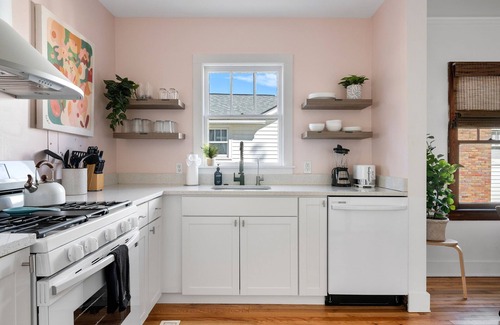 North Charleston Casa | Lotus Petal: Tranquil Space in Park Circle