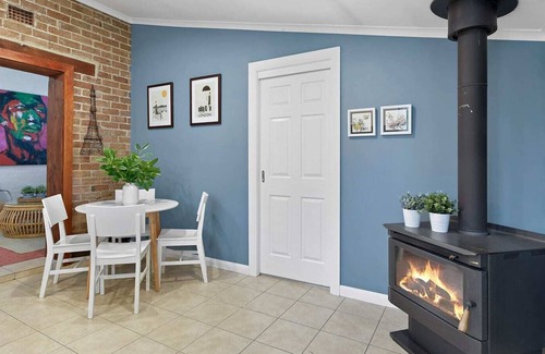 Orange Casa | Lou's Cottage - Romantic, Country Couples Retreat