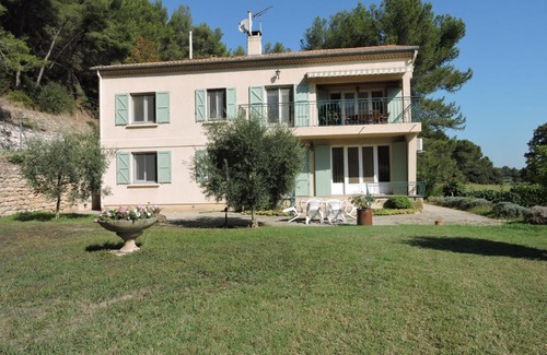 Cornillon-Confoux Casa | Loue haut de villa au calme piscine jardin arboré