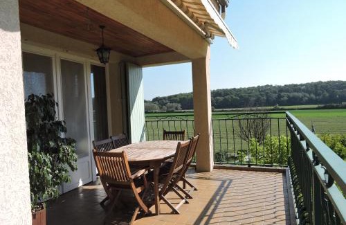 Cornillon-Confoux Casa | Loue haut de villa au calme piscine jardin arboré