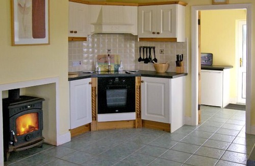 Caherdaniel Cabaña | LOUGH CURRANE COTTAGE, pet friendly in Waterville, County Kerry