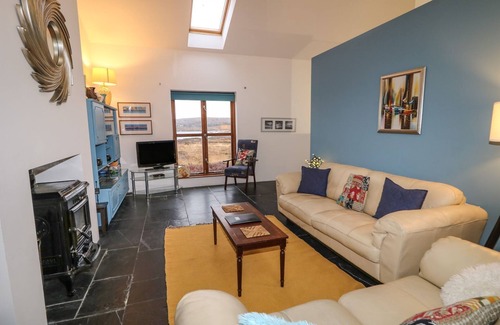 Dungloe Cabaña | LOUGH MEELA LODGE, pet friendly in Dungloe, County Donegal