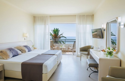Paphos Complejo | Louis Imperial Beach