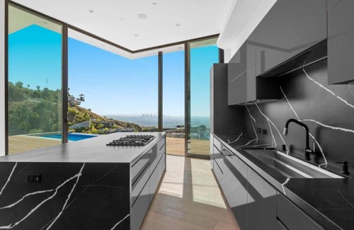 Northeast Villa | Louis Vuitton Villa real location in Beverly Hills